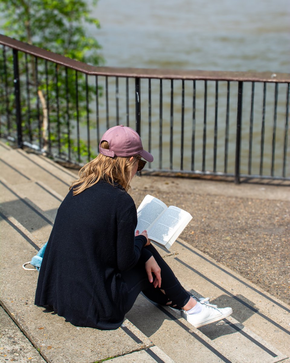 A good book and a good spot 👌

#london #sunday #pub