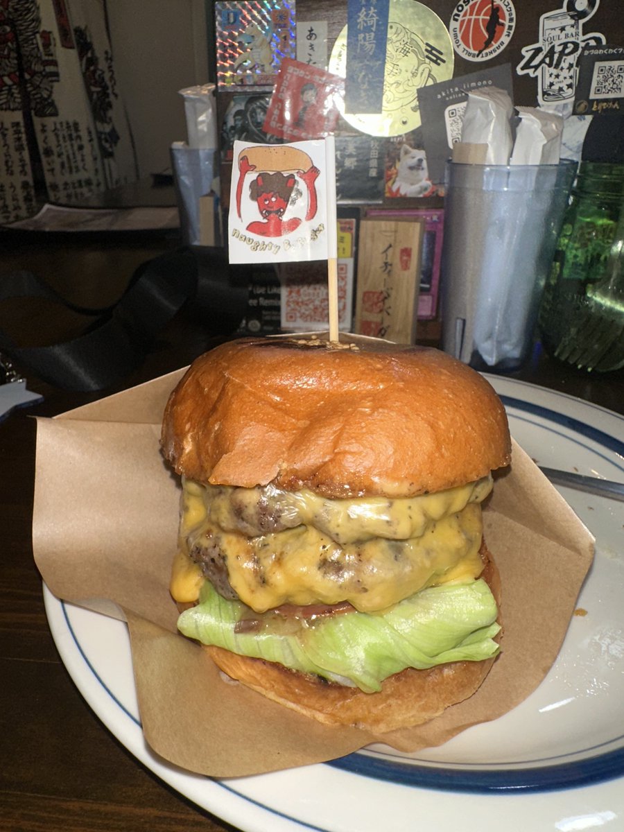 RoccoJ95's tweet image. Today I went to “Naughty by Burger” in Otsuka!
The beef and vegetables in the burger and the beer were from Akita!!!
The man who runs the place was very friendly and told me many things about Akita!
So good!!!!! 🙂🙂 🍔 🍔