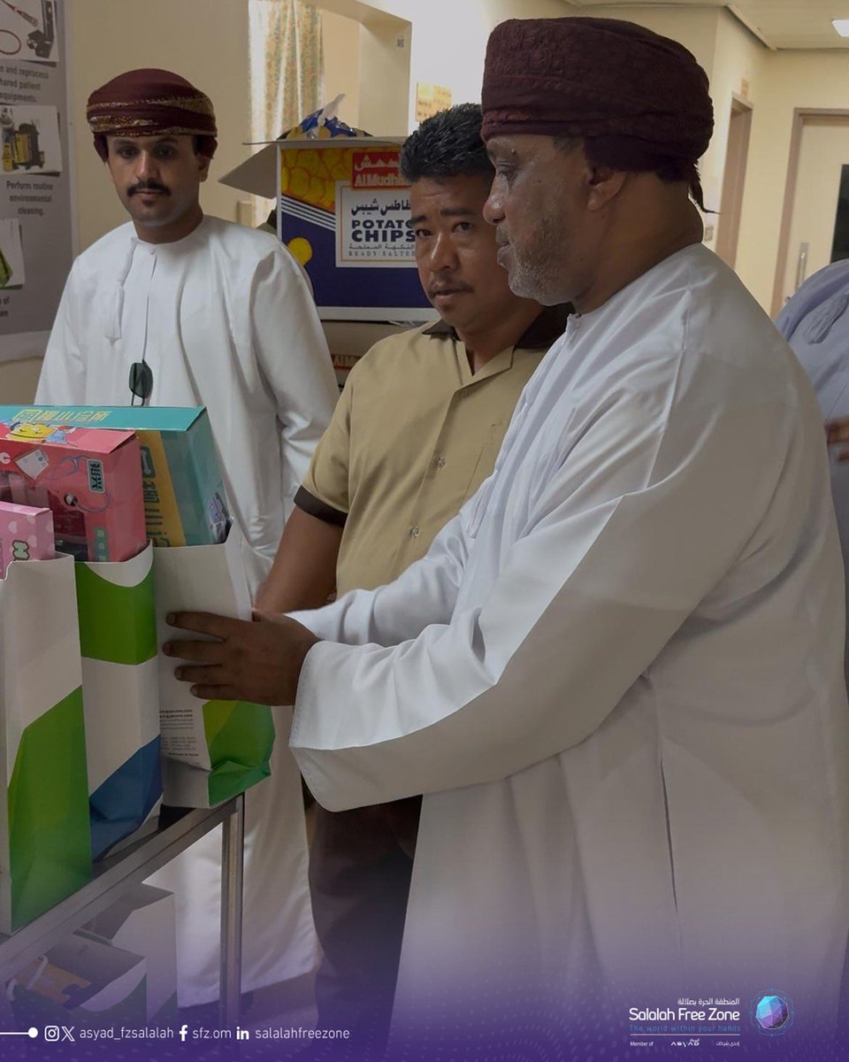 في إطار برنامج #المسؤولية_المجتمعية، نظمت #المنطقة_الحرة_بصلالة بالتعاون مع 6 شركات عاملة في المنطقة الحرة زيارة للمرضى في مستشفى السلطان قابوس، تخللها توزيع هدايا ومستلزمات متنوعة لإدخال البهجة إلى قلوبهم وقلوب أسرهم