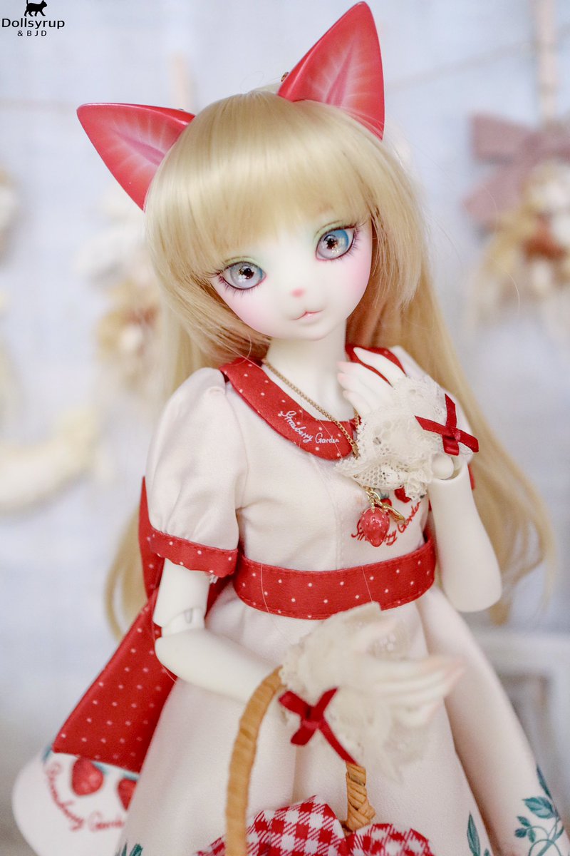 せんメイク様(<a href="/llllll_make/">せんメイク🐧メイクオーダー受付中</a> )のメイクプレゼント企画で、苺×猫のイメージでメイクして頂きました🍓🐈🐾
Vivien L. Strawberryなカレンちゃんです☺️
この度は素敵なメイクをありがとうございました💕
 #せんメイク
 #Dearmine