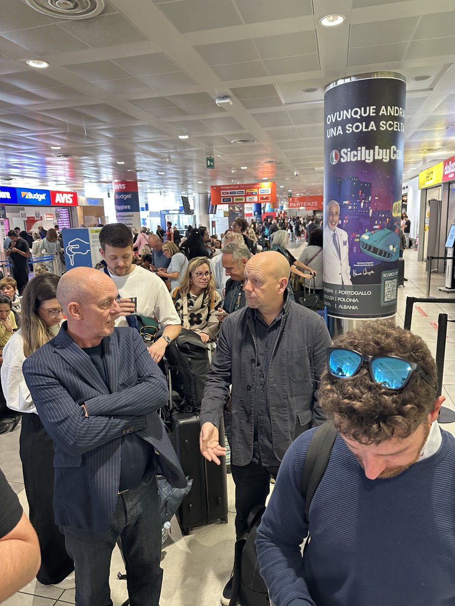 hall2_steve's tweet photo. The queue for a pre booked hire car at noleggiare. Over an hour and still waiting. Book with someone else ⁦@holidayautos⁩ ⁦@NolLunTer⁩ https://t.co/akgySIYI6H