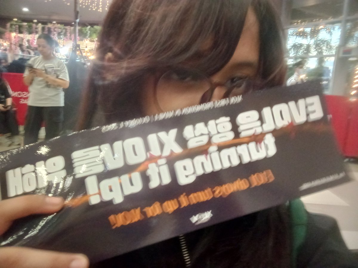 janifim's tweet photo. first concert guys, kinda nervous 😨 (I'm terrified of the hi-bye) https://t.co/rqHaLKyWfW