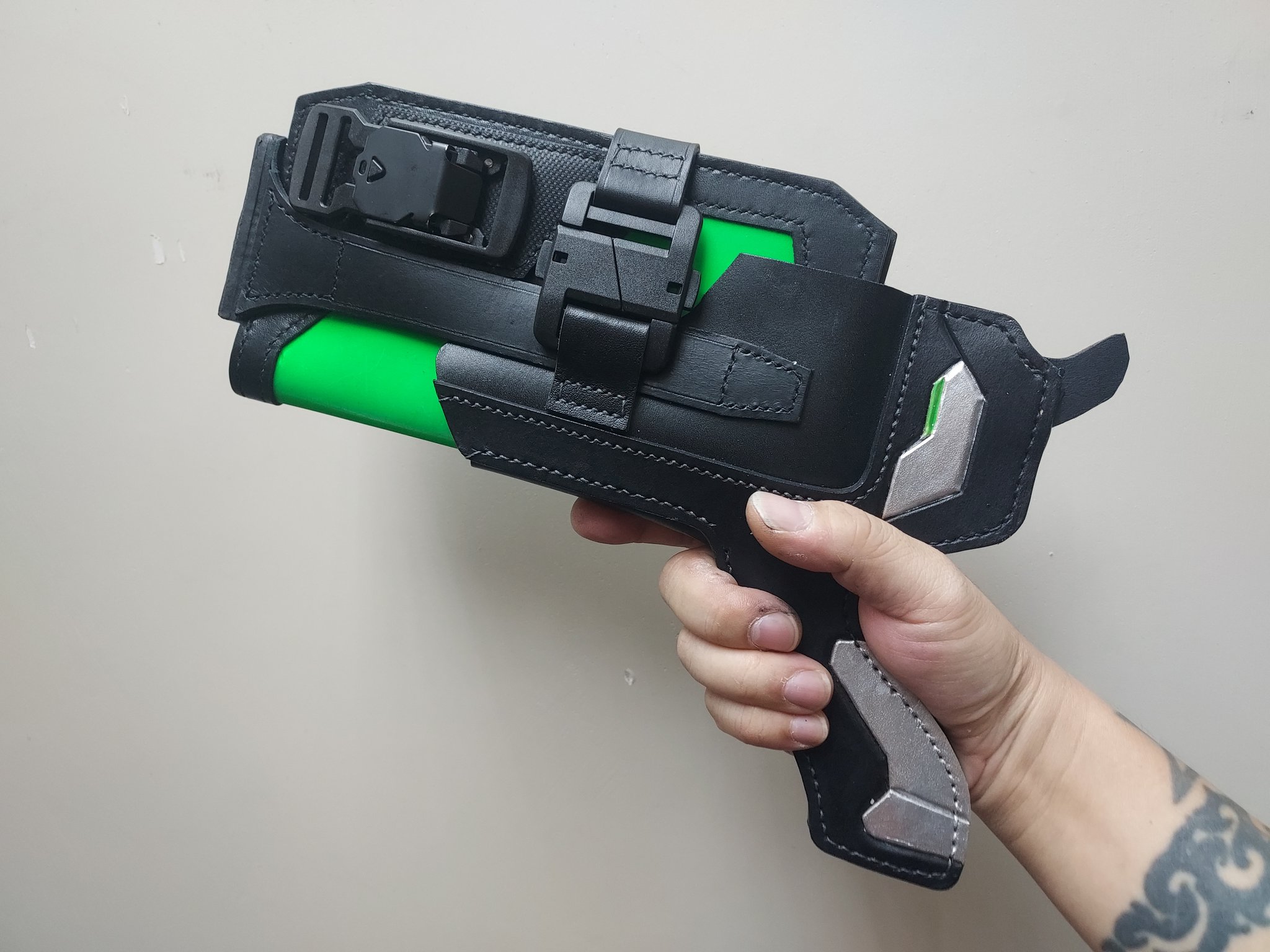 弥生 ❑ 戦闘機 石器 371 サヌカイト ❒ 模写 弥生 ❑ 戦闘機 石器 371 サヌカイト ❒ 模写 McDonnell Douglas