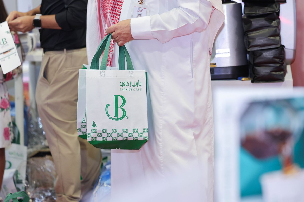 بارنيز كافيه يواصل حضوره في أبرز الفعاليات التجارية بمشاركته في معرض الامتياز التجاري العماني السعودي وذلك تعزيزًا للفرص الاستثمارية ،وتأكيدًا لريادة العلامة التجارية في قطاع القهوة بالمملكة والخليج ☕️💚
 #معرض_الامتياز_التجاري_العُماني_السعودي