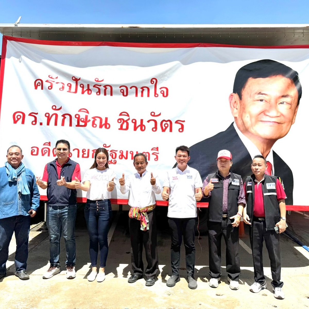 วันที่ 28 กันยายน 2568
ส.ส.ศรีโสภา โกฎคำลือ พร้อมคณะ ลงพื้นที่อำเภอแม่แจ่ม จังหวัดเชียงใหม่ หลังประสบอุทกภัยต่อเนื่องจากฝนตกหนักตั้งแต่ 23 กันยายน ระดับน้ำล้นเข้าท่วมบ้านเรือนและพื้นที่การเกษตรในหลายตำบล ขณะนี้สถานการณ์ยังคงต้องเฝ้าระวังและติดตามอย่างใกล้ชิด
#เพื่อไทยเชียงใหม่