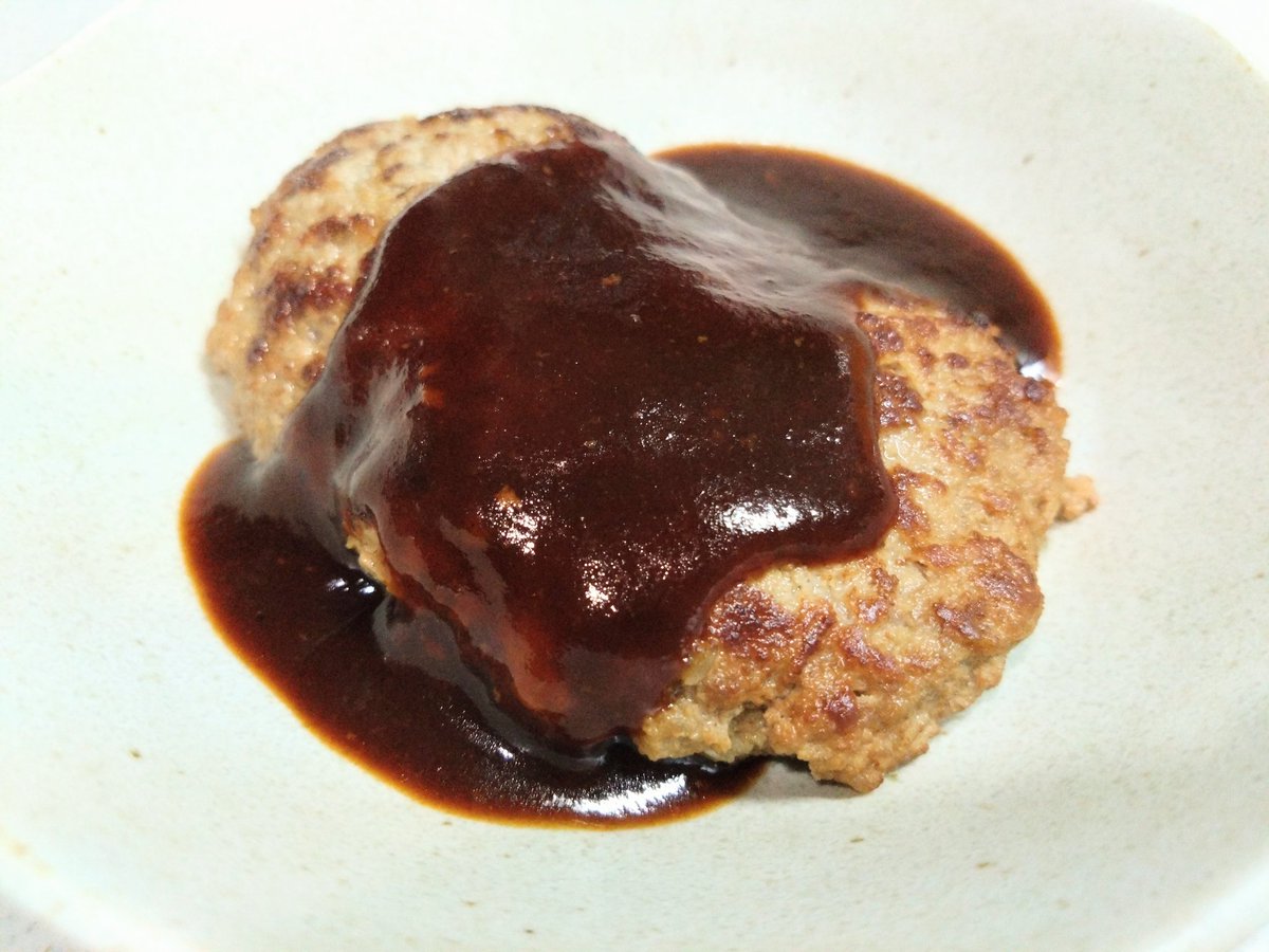 Sunmama15's tweet photo. 今日の晩ごはん

■ハンバーグ
■きゅうりと竹輪の和風ツナサラダ
■高野豆腐の卵とじ
■もずく酢
■白菜と揚げのお味噌汁
本日内定式の息子1号。晩ごはんはリクエストのハンバーグ。今日も美味しくいただきます！
#晩ごはん　#おうちごはん　#料理記録　#献立　#いただきます　#ハンバーグ https://t.co/O72nNHyGjR