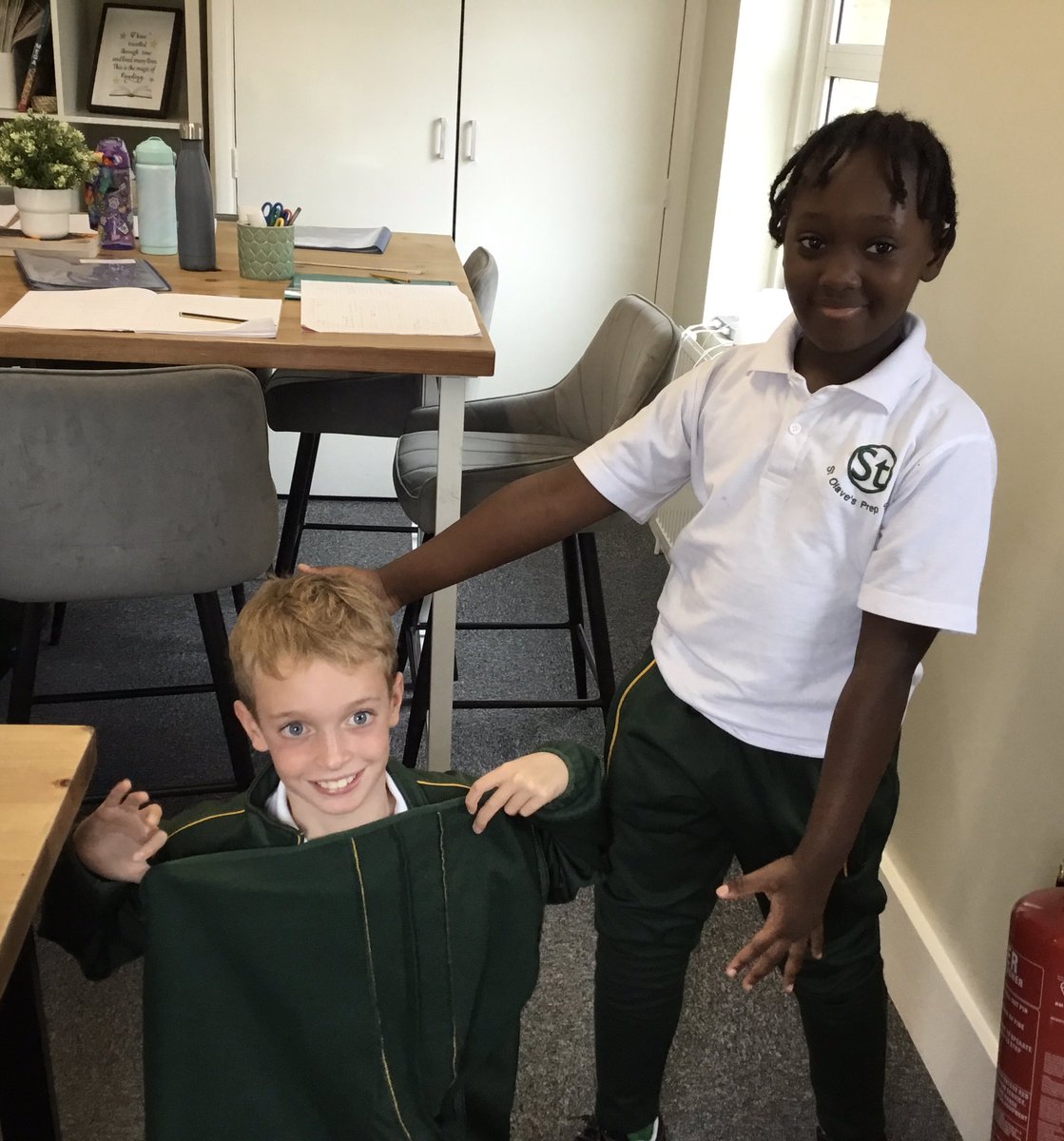 StOlavesLang's tweet photo. Super French lesson @Year4 today! The children learned some prepositions and they acted them out! Well done! 🇫🇷 #StOlavesPrepYear4 #StOlavesPrepUpperSchool #StOlavesPrepAcademics #StOlavesPrepLanguages https://t.co/s6iYEd4av4