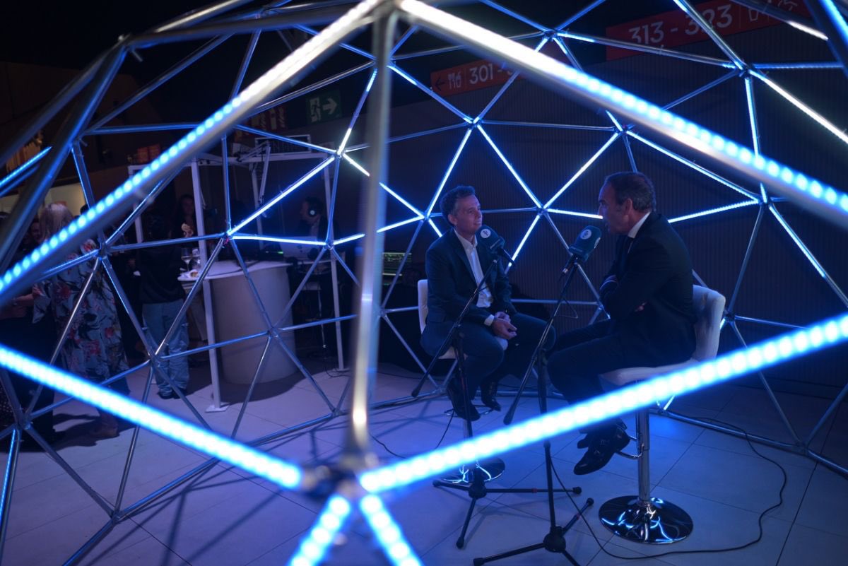 La foto es de ayer, pero lo importante son estos 15 años de <a href="/valenciaplaza/">Valencia Plaza</a> Qué suerte formar parte de este equipo. Orgullo y gratitud valenciaplaza.com/valenciaplaza/… #15aniversarioVP