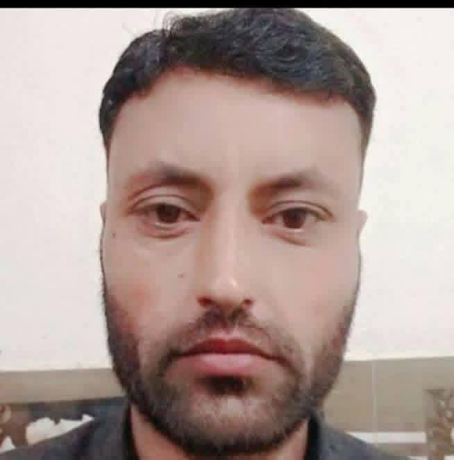 SohrabBarkatt's tweet photo. یہ کشمیر میں میتھ کے استاد تھے آج احتجاج میں انہی گولی مار کر شہید کر دیا گیا https://t.co/1REbROMkMv