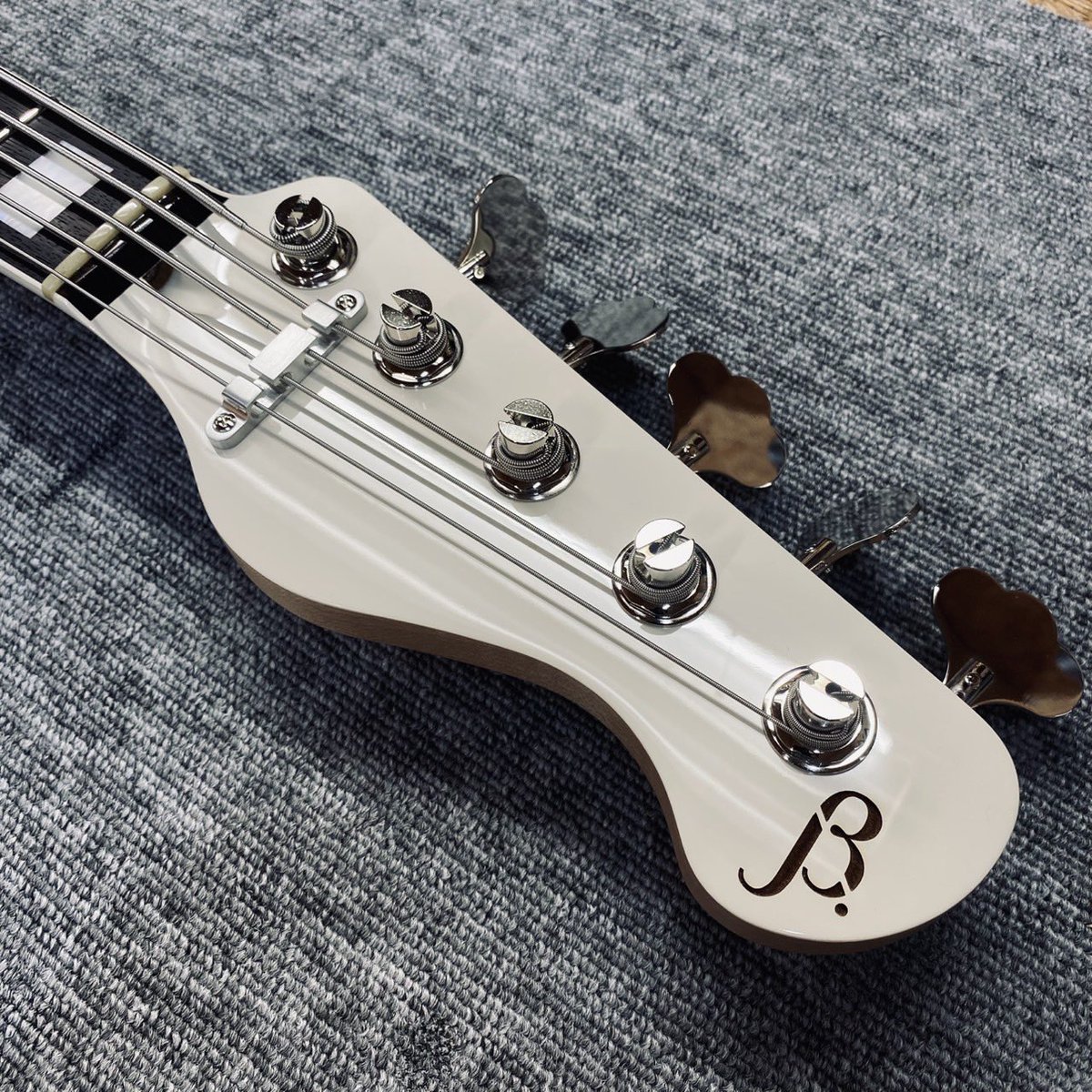 BlackSmokerInc's tweet photo. Black Smoker STD BETA-PJ5
Olympic white

#tradmaster #agedhfinish #blacksmoker
#BlackSmokerGuitar #originalpickups
#BlackSmokerBass #CustomGuitar #custombass #madeinjapan #rockbass #rockguitar #originalguitar
#originalbass #5stringsbass #japancustom https://t.co/2STlP0eG4Y
