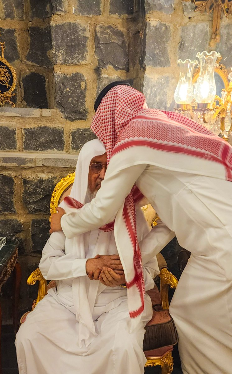 انتقل إلى رحمة الله أحد علماء المدينة الشيخ بشير أحمد صديق
من تلاميذ الحُصري ومن تلاميذه
الشيخ محمد أيوب والشيخ علي جابر
والشيخ الشنقيطي والشيخ البدير والشيخ القاسم وغيرهم الكثير
توفي عن٩٠عاماً قضى منها أكثر من٦٠عاماً وهو يقرئ بالمسجد النبوي الشريف
وسيصلى عليه مغرب اليوم بالحرم.