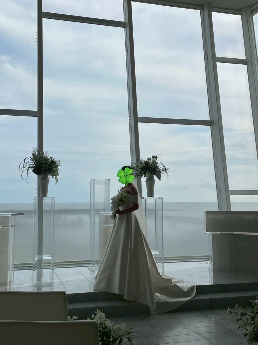 iamchaha_'s tweet photo. 先日結婚式を挙げました💐
一目惚れしたWDと、お色直しではヘアカットもしてもらい大好きなイエローのCDで🤍💛
1日中幸せだった〜！！ https://t.co/M7XqOYlQKM