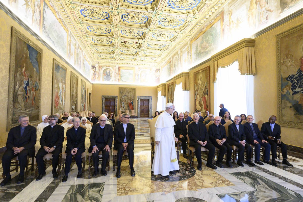🚨🎯🇻🇦 : #Vatican: More than an honor meeting the Holy Father <a href="/Pontifex_fr/">Pape Léon XIV</a>! Quand c'est le troisième successeur de saint Pierre que je rencontre, c'est une grâce pour un chrétien que je suis ! 🙏😇✨ #Pope #Meeting #Honor #Faith