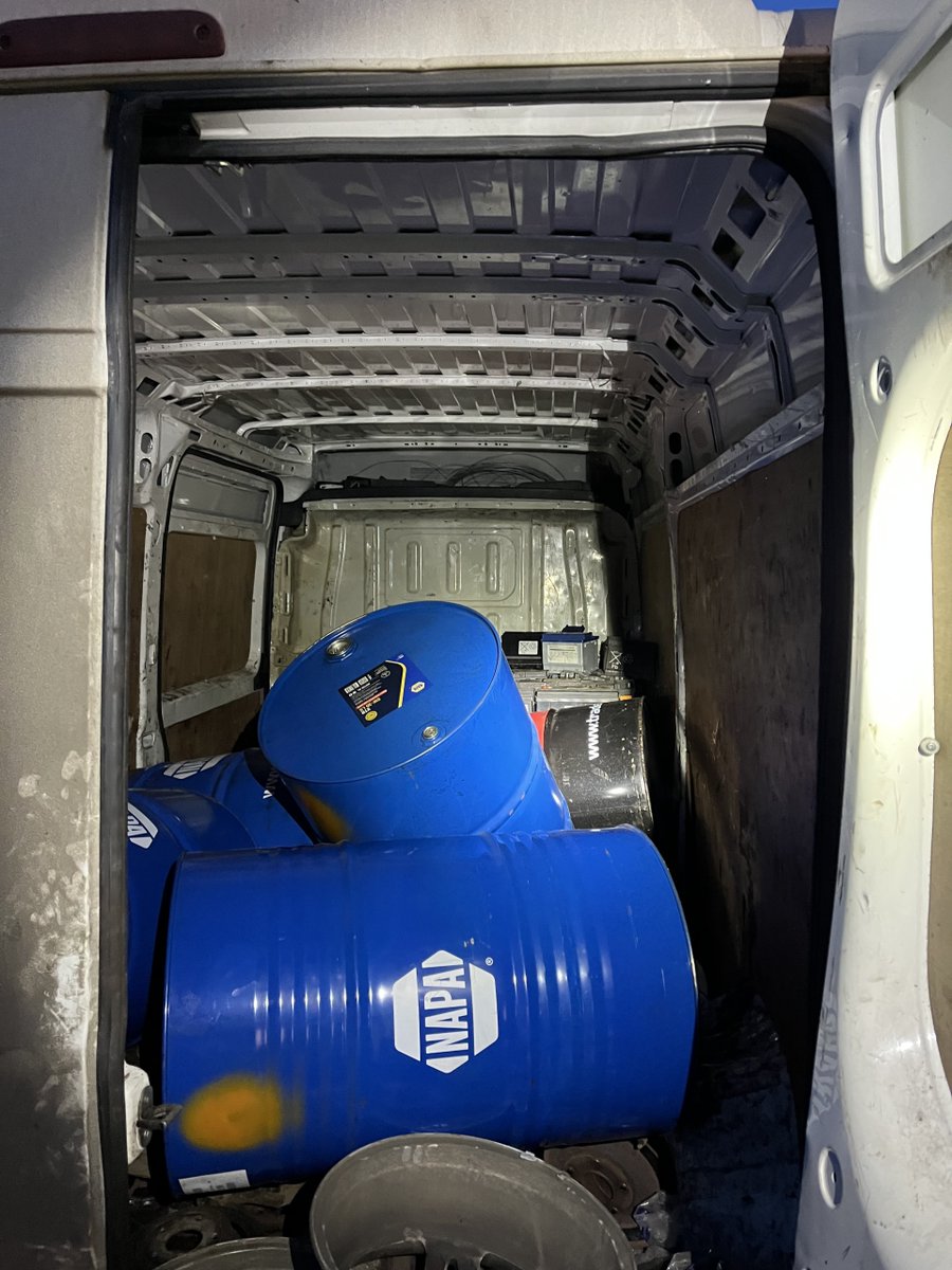 DVSAEnforcement's tweet image. #Overloading🚨 

⬇️The EFFECTS
ow.ly/sIkN50V62Yt

❌Vehicle can be prohibited
❌Drivers and operators can be #prosecuted
❌Excess load must be removed
❌Road safety compromised
❌Brakes become inefficient 
❌Accidents happen

#DVSA #KnowYourLoad #Prohibited #Overloaded