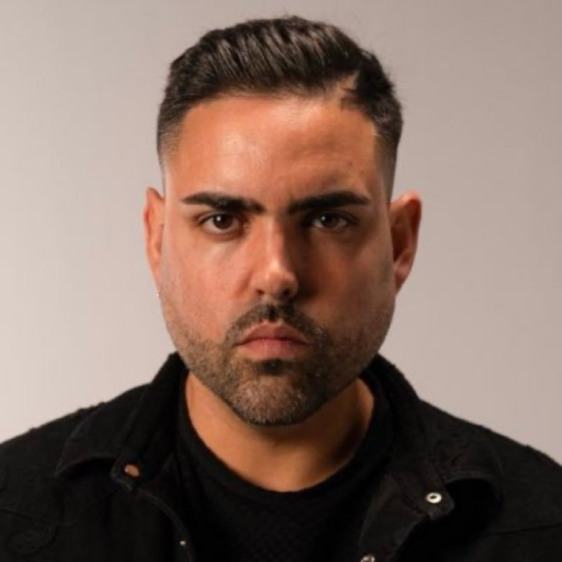 infarruco's tweet photo. ¿Por qué Carlos se escribe en plural, si es una sola persona?

-David Mowlihawk, para @hola https://t.co/4NxcnL9Yim
