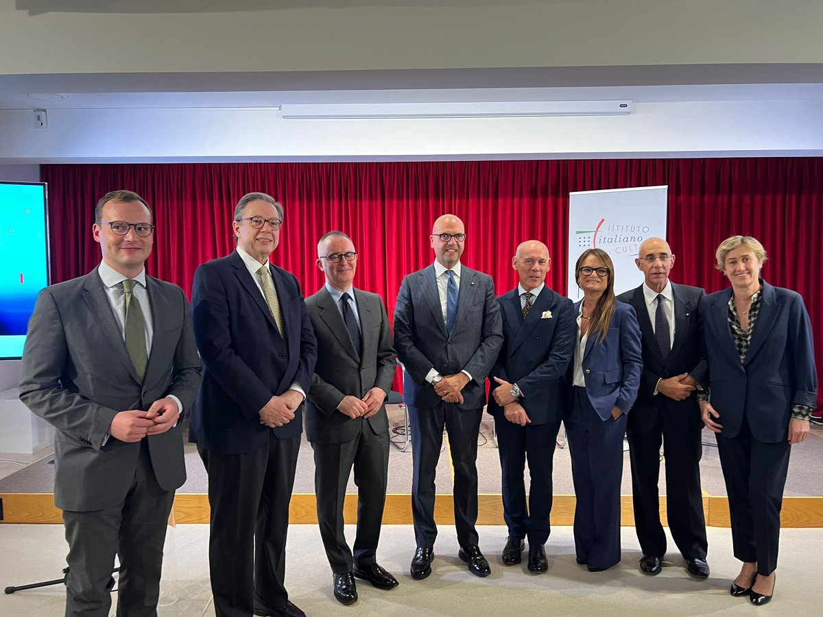 ItalyinGermany's tweet photo. Convegno organizzato da @DeGasperiFond e @KASonline con l’Ambasciata e #IICBerlino, dedicato a due protagonisti della costruzione europea: Alcide De Gasperi e Konrad Adenauer. “La loro eredità è un compito da raccogliere. Ci invita ad avere il coraggio della visione” - Amb #Bucci https://t.co/FAc2x2hn40