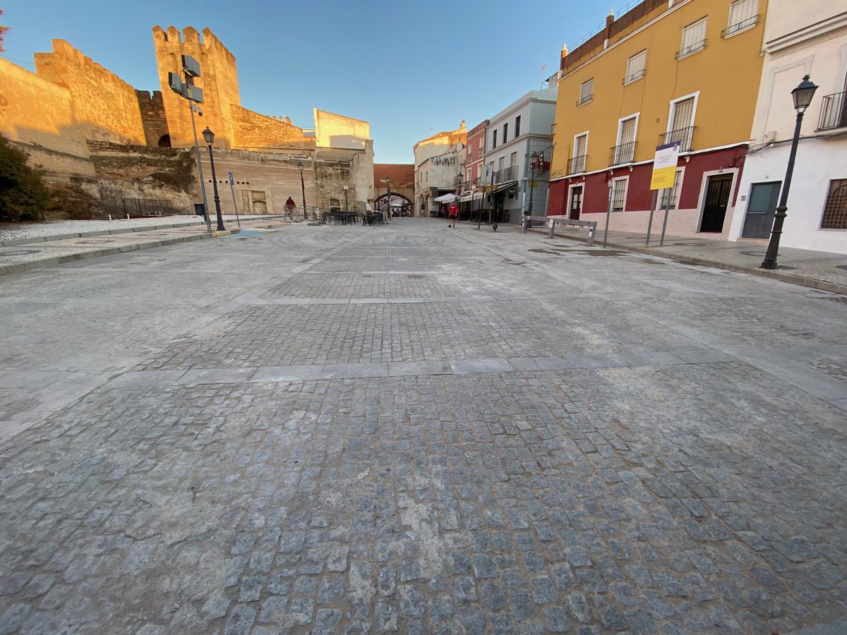 📍 Plaza de San José
Anunciaron un mosaico en calçada portuguesa para homenajear la Alcazaba y la muralla
👉 Recta final de las obras
❌ Ni mosaico ni motivo alegórico
La portavoz <a href="/silgoncha/">Silvia González /♥️</a> pide explicaciones y saber si se ha descartado o no.
#Badajoz #Patrimonio