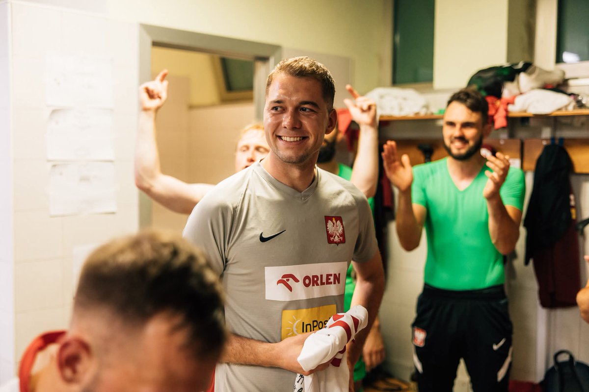 DolZPN's tweet image. 📣 Łukasz Buliński w Stali Mielec!
Miło nam poinformować, że Łukasz Buliński – członek sztabu szkoleniowego kadry @DolZPN UEFA Regions’ Cup – dołączył do sztabu pierwszoligowej @FksStalMielec ⚽
To duże wyróżnienie i kolejny krok w jego trenerskiej karierze. Trzymamy kciuki i…
