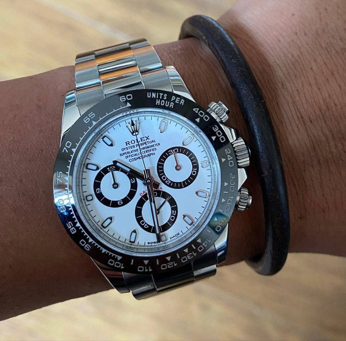 今日は担当の人から連絡 きて
デイトナを定価で購入しました！

定価ってかなりすごいんですよー