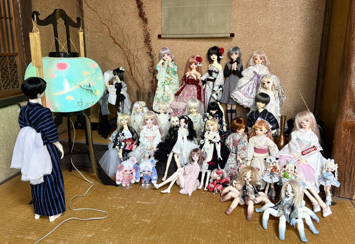 1枚目のかんじの和ワンピ、DDかMDDサイズの頒布需要あります…⁇

2・3枚目は<a href="/AI_airei/">Airan-altvier@お迎え待ちn人</a> ちゃんちのコと！多脚合わせ・🖤🤍双子合わせ
4枚目撮影会集合写真💞

＃dollchateau ＃coralreefdoll  ＃dollzone