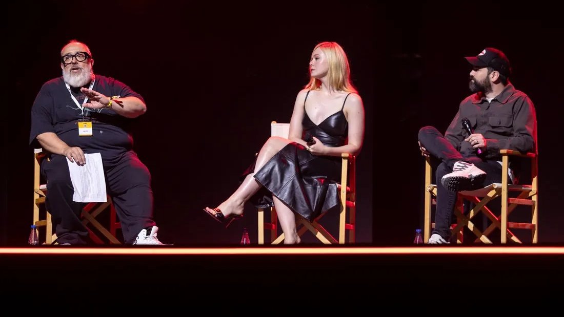 🗣️ Dan Trachtenberg: «Mi sueño era hacer algo que mereciese estar en una Comic-Con»

El director, que lidera la nueva era de #PredatorBadlands, presentó en la SDCC Málaga los dos nuevos films de la saga, junto a Elle Fanning.

✍️ <a href="/slythwalker_28/">Slyth 🎬🇵🇸</a> 

22minutoscon.com/2025/09/30/dan…