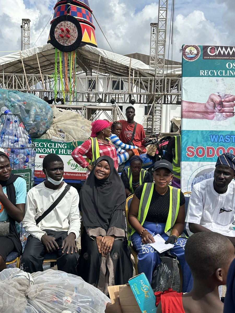 mistygabs's tweet image. How I Made ₦4,500 in Under 3 Hours from Plastic Waste as a Broker

I never imagined I could make ₦4500 in less than 3 hours, not from a job, but from plastic waste

It happened at the Cleanup Festival, organized by the SSA to the Osun State Governor on Sanitation @pelumi__ojo