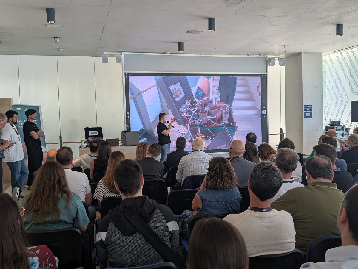 CentroCiberAND's tweet image. ▶️ Demo en directo de un ciberataque a una planta potabilizadora de agua.
🔌 ¿Cuál es el impacto de la ciberseguridad en entornos industriales? 
Adrià Bonilla (PwnCat) "Es necesario reforzar las defensas de infraestructuras críticas"
#Scada #Arduino #HMI
#SegurinfoMalaga2025