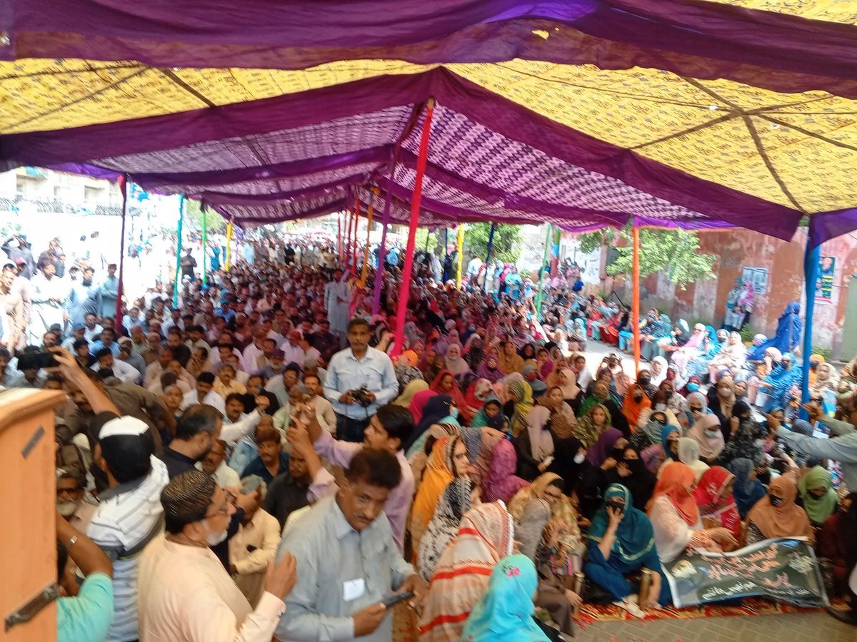 Sindh govt employees are not begging—they are demanding what is rightfully theirs.

Cutting pensions and gratuity is a direct insult to those who have devoted decades of their lives to serving the province. 1/2

<a href="/soulat_pasha/">Soulat Pasha</a> <a href="/KafiaS/">Kafia Shah .... (🇱🇾)</a> <a href="/shafiburfat/">Shafi Burfat</a> 

#JusticeForSindhEmployees