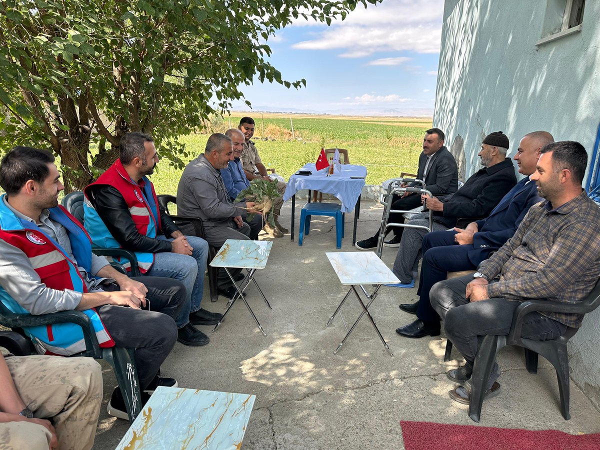 korkutkaymakam's tweet photo. Kaymakamımız Sayın Orhan AYAZ;
1 Ekim yaşlılar günü münasebetiyle Pınarüstü köyümüzde ikamet eden 97 yaşındaki Abdülaziz Yumlu’yu ziyaret etti. Hane sakinleri ile sohbet eden Kaymakam Ayaz, Abdülaziz amca ile yakından ilgilenerek ihtiyaç ve taleplerini dinledi. Ziyarete Sosyal Yardımlaşma ve Dayanışma Vakfı Müdürü Sabri Adanır’da eşlik etti.
Ziyaretlerinden dolayı duydukları memnuniyeti dile getiren Yumlu ailesi Kaymakam Ayaz’a teşekkür etti.

📍Pınarüstü Köyü