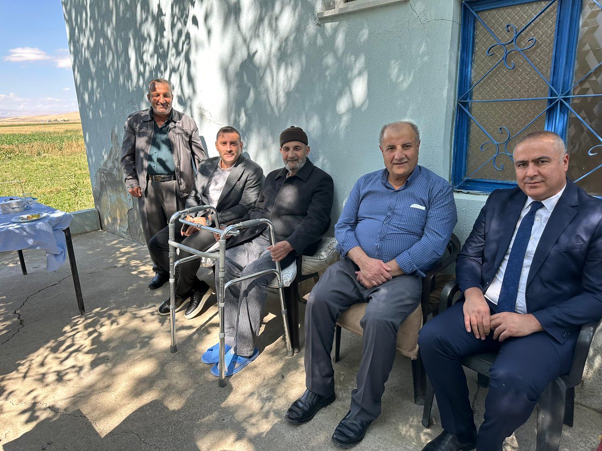 korkutkaymakam's tweet photo. Kaymakamımız Sayın Orhan AYAZ;
1 Ekim yaşlılar günü münasebetiyle Pınarüstü köyümüzde ikamet eden 97 yaşındaki Abdülaziz Yumlu’yu ziyaret etti. Hane sakinleri ile sohbet eden Kaymakam Ayaz, Abdülaziz amca ile yakından ilgilenerek ihtiyaç ve taleplerini dinledi. Ziyarete Sosyal Yardımlaşma ve Dayanışma Vakfı Müdürü Sabri Adanır’da eşlik etti.
Ziyaretlerinden dolayı duydukları memnuniyeti dile getiren Yumlu ailesi Kaymakam Ayaz’a teşekkür etti.

📍Pınarüstü Köyü