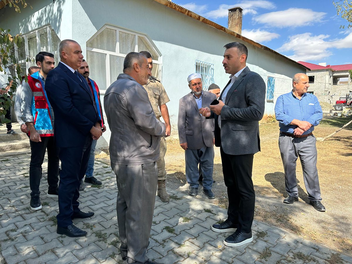 korkutkaymakam's tweet photo. Kaymakamımız Sayın Orhan AYAZ;
1 Ekim yaşlılar günü münasebetiyle Pınarüstü köyümüzde ikamet eden 97 yaşındaki Abdülaziz Yumlu’yu ziyaret etti. Hane sakinleri ile sohbet eden Kaymakam Ayaz, Abdülaziz amca ile yakından ilgilenerek ihtiyaç ve taleplerini dinledi. Ziyarete Sosyal Yardımlaşma ve Dayanışma Vakfı Müdürü Sabri Adanır’da eşlik etti.
Ziyaretlerinden dolayı duydukları memnuniyeti dile getiren Yumlu ailesi Kaymakam Ayaz’a teşekkür etti.

📍Pınarüstü Köyü