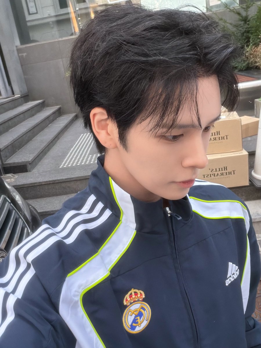 rosezfan's tweet photo. 피어싱없는게뭐라고사람이이래되지 https://t.co/VXWOnm6MQ7