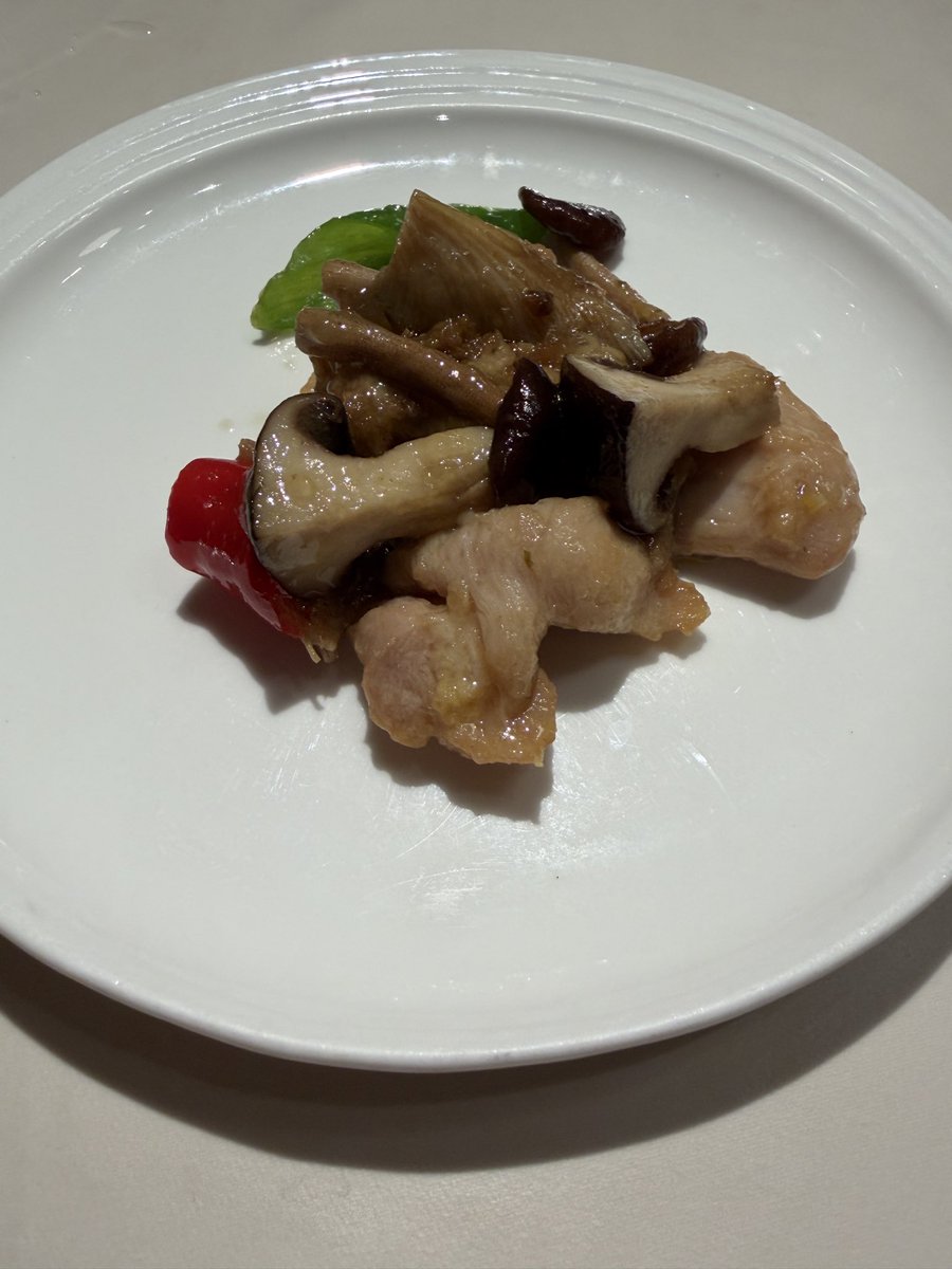HighE602's tweet photo. アメックスの招待日和を使って中国飯店へ！百名店というのもあって料理も店内の感じも最高。コース代¥9,900が1名無料なので実質半額。また行きたい！ https://t.co/p19OOTIwFe