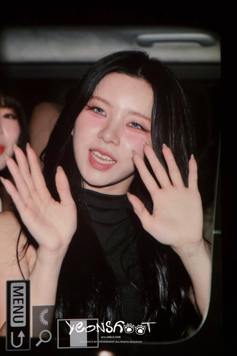 yeonshoot's tweet photo. 251001 쇼챔 퇴근

#GENBLUE #젠블루 #幻藍小熊 
#AYEON #이아연 #阿勇 #李娥妍 https://t.co/H6nXqyLf9a