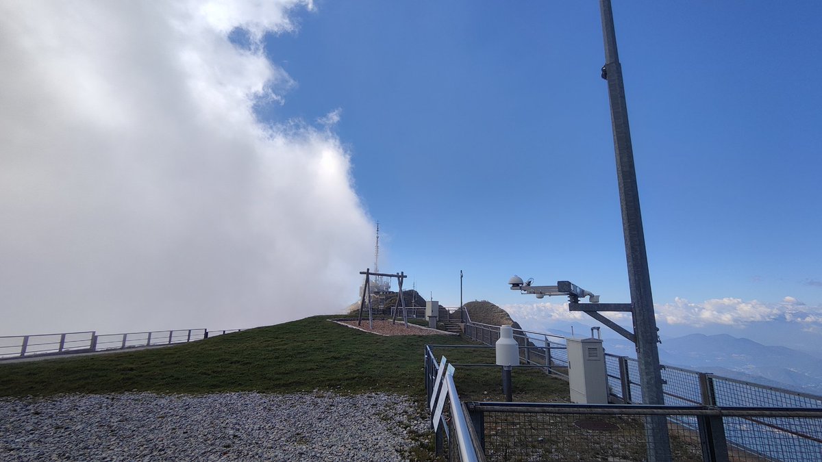 GobbiNicola's tweet photo. Quando sud e nord fa la differenza #montegeneroso #swissmetnet @MeteoSvizzera https://t.co/8O9iV31Hdc