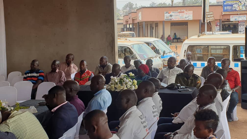 Bwaise_Terminal's tweet photo. @Bwaise_Terminal Chairman @muzamiruNdibo has implored the govt to support Kalocen Investments Ltd in creating a conducive working environment for Users of Bwaise Terminal. Says investor is overwhelmed with many tasks intended to improve passenger servicea. @kagenyilukka @KCCAUG https://t.co/7rOHETB02v