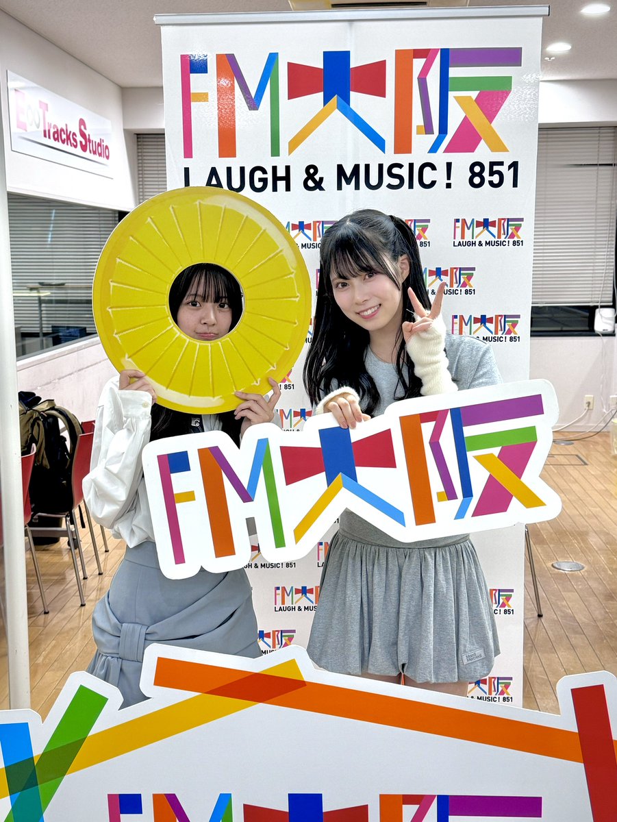 yoshimotork's tweet image. 水曜日！#吉田たち 先生！

#NMB48 メンバーは #桜田彩叶 ちゃんと #龍本弥生 ちゃん

『こんな〇〇はイヤだー！』
お題は『こんな上司は嫌だ』です🥸
回答まだまだお待ちしていますよ💫

#らじこー #2人ともグレーのコーデが可愛い🩶