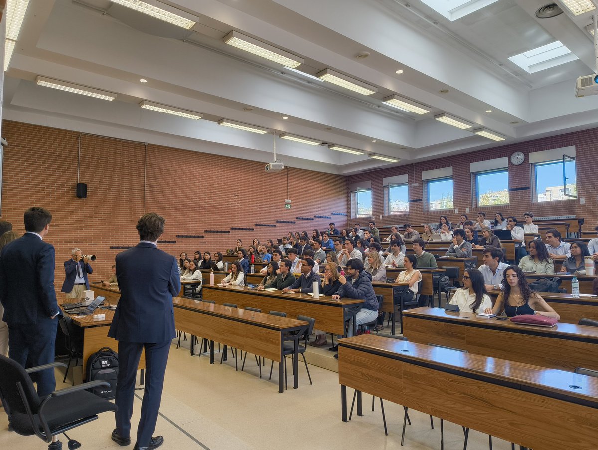 Éxito total en el primer Recruiting Day de la <a href="/unav/">Universidad de Navarra</a> con <a href="/EY_Spain/">EY Spain</a> 
Este año, desde <a href="/empleounav/">Servicio de Prácticas y Empleo UNAV</a>, se van a organizar 5 Recruiting Days en el Campus de Pamplona y 5 en el Campus de Madrid... Atentos a los próximos anuncios!!!