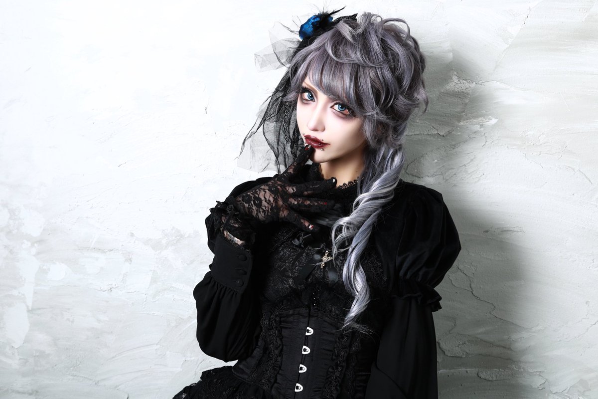 tritt_fur_tritt's tweet photo. 【お知らせ】
10月がスタートしたという事でトリトリのホームページが2025年AWシーズン版にリニューアルしました！

今回はゴシックスタイルでこれからのハロウィンにもマッチ🎃

トリトリイメージモデル:我執キル(マーキュロ)様

秋も皆様のご来店お待ちしております！

https://t.co/52vS0bNVM3 https://t.co/0ghJcUIRSy
