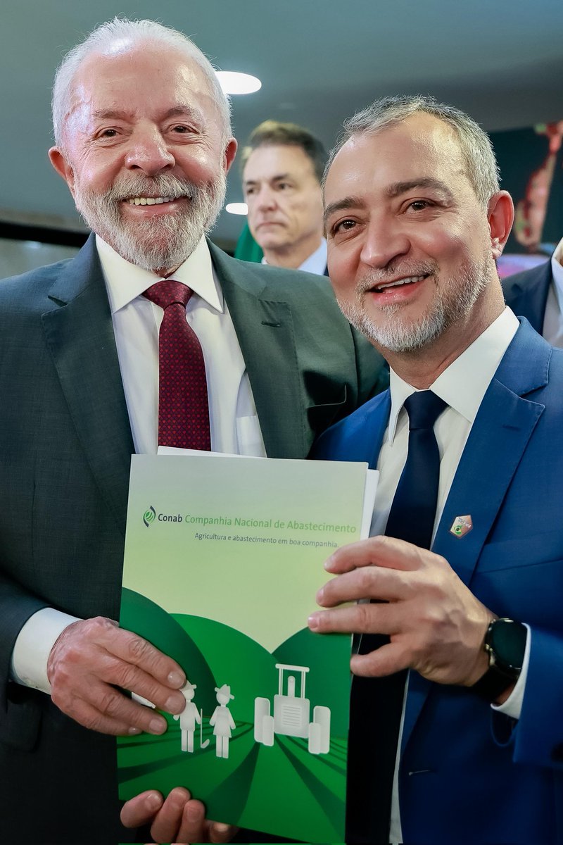 Ontem, estive mais uma vez com <a href="/LulaOficial/">Lula</a>. Desde o começo da gestão, tivemos total apoio para reestruturar a Conab, que agora é protagonista na execução de políticas públicas essenciais para a nossa economia e para a garantia da soberania alimentar do povo brasileiro.