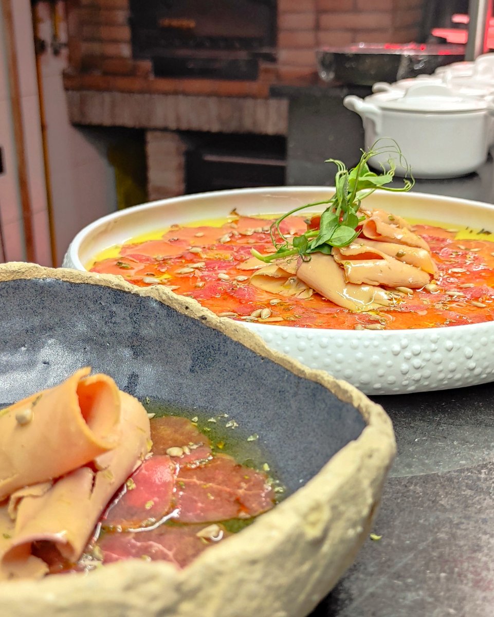 Déjate cautivar por el saber hacer y el sabor de la cocina de Restaurante Javier Martín. Toda una experiencia culinaria que no debes perderte.

#restaurantejaviermartin #saborauténtico #experienciaculinaria #haztureserva #gourmet #experienciaúnica #descubreelsabor #reservaya