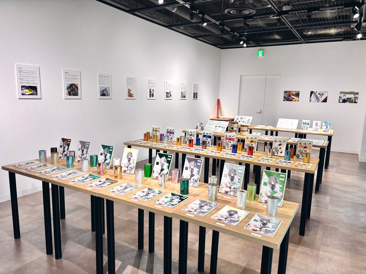 dundeemeek's tweet photo. 平和紙業 ペーパーボイス東京さん@PAPERVOICE_TKY にて本日より始まった「紙×箔×印刷」展にお邪魔してきました。新製品の紙の事なども沢山お話伺えて楽しかったです…！やはり紙も箔も印刷も面白い…有難うございました！！ https://t.co/1Pzz30C4Fz