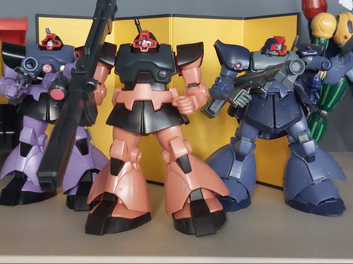 #HGUC リックドムⅡの #パチ組み 出来た。
ので、会社の趣味の展示棚のメイン展示を、「餅つきアチェルビー」から #ドムの日 展示に入れ換え。
同じくHGUC のドム/ #シャア専用 リックドム と合わせて並べてみた。