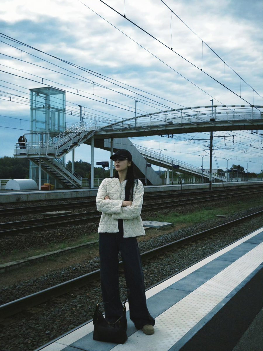 #Dilraba  #DiorSS26 #DilrabaxDior <a href="/Dior/">Dior</a>

去看DIOR大秀啦～