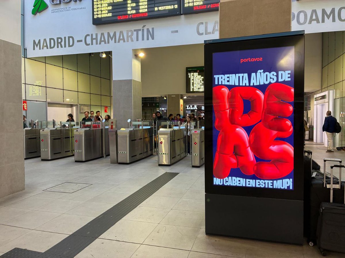 🚉 Ya puedes ver nuestra campaña del 30 aniversario en los mupis digitales de la estación de Chamartín.

👀 Un viaje de 30 años merecía estar presente en uno de los grandes puntos de conexión de España.

🥂 Celebramos tres décadas de comunicación que conecta.

#Portavoz30años