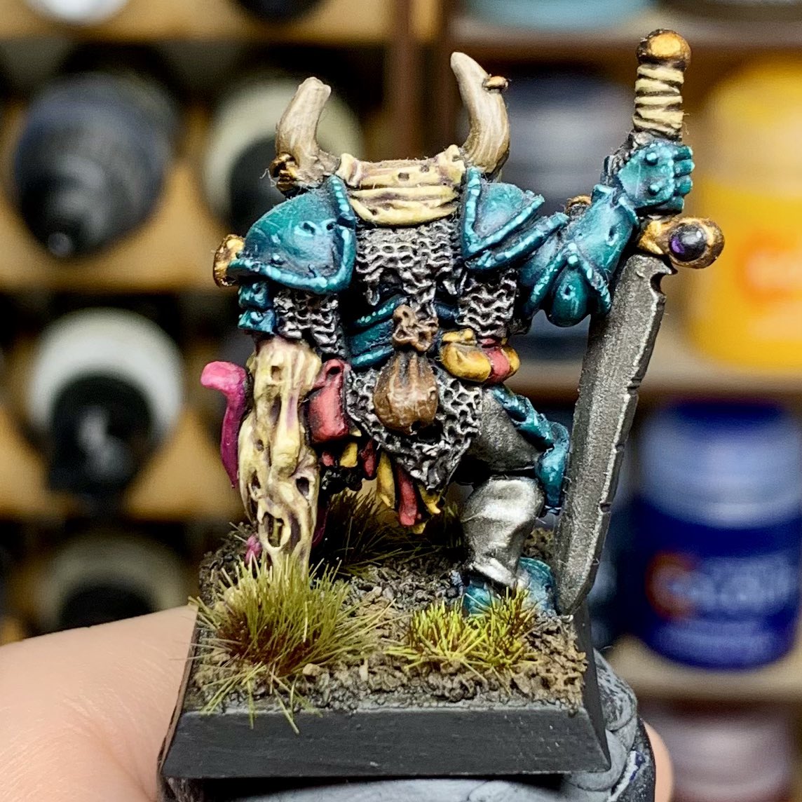 Another Nurgle Chaos Warrior! Always good to get things finished up that had been sitting for ages!

#oldhammer #warhammercommunity #theoldworld #warhammerfantasy #paintingwarhammer #nurgle