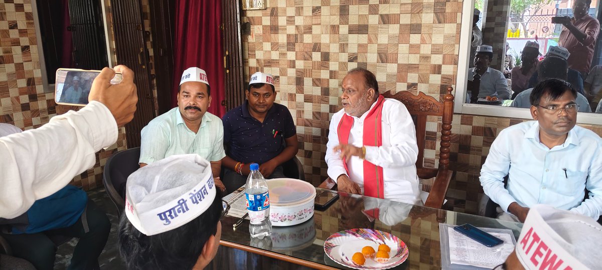 शिक्षक आ कर्मचारी देश के रीढ़ ह मलिकार, बैक डेट पर टीईटी, एनपीएस आ यूपीएस थोप के आपन जवानी आ बुढ़ापा मत बिगाड़ीं।
#NoNPS_NoUPS_OnlyOPS 
#NoTET_BeforeRTE
<a href="/narendramodi/">Narendra Modi</a> <a href="/dpradhanbjp/">Dharmendra Pradhan</a> 
<a href="/NitishKumar/">Nitish Kumar</a> <a href="/RahulGandhi/">Rahul Gandhi</a> <a href="/ravish_journo/">ravish kumar</a> <a href="/ajitanjum/">Ajit Anjum</a> <a href="/vijaykbandhu/">Vijay Kumar Bandhu</a> <a href="/Sthitaprajna_G/">sthita prajna</a> 
<a href="/varunpandey80/">वरुण पाण्डेय,प्रदेश अध्यक्ष,NMOPS, बिहार</a>