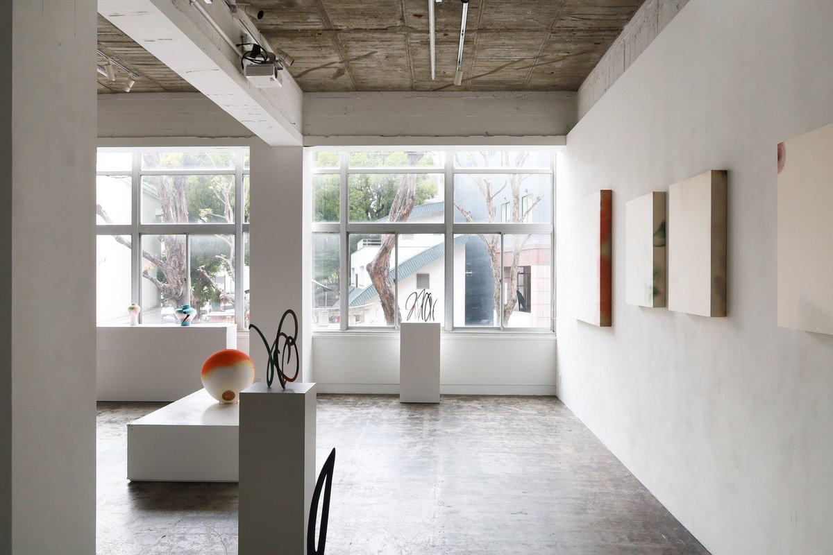 Seig0_7's tweet photo. 【Exhibition view】
Group Exhibition「 ART POWER SALUTE 」“ Flow Glow Blow Bubbles “at UNION SODA

作家｜ 葛󠄀本康彰、谷川美音、野田ジャスミン、山本雄基 、脇野あや、田中里姫
会期｜ 9/27 (土) - 10/2 (木) 
時間｜ 12:00 - 19:00
入場｜ 無料

デザイン｜野村如未 https://t.co/tQrTvhPNtb