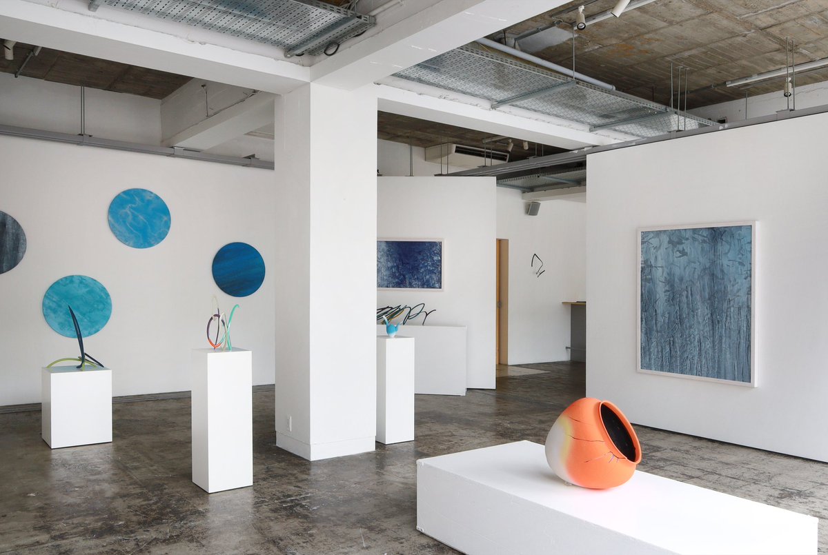 Seig0_7's tweet photo. 【Exhibition view】
Group Exhibition「 ART POWER SALUTE 」“ Flow Glow Blow Bubbles “at UNION SODA

作家｜ 葛󠄀本康彰、谷川美音、野田ジャスミン、山本雄基 、脇野あや、田中里姫
会期｜ 9/27 (土) - 10/2 (木) 
時間｜ 12:00 - 19:00
入場｜ 無料

デザイン｜野村如未 https://t.co/tQrTvhPNtb