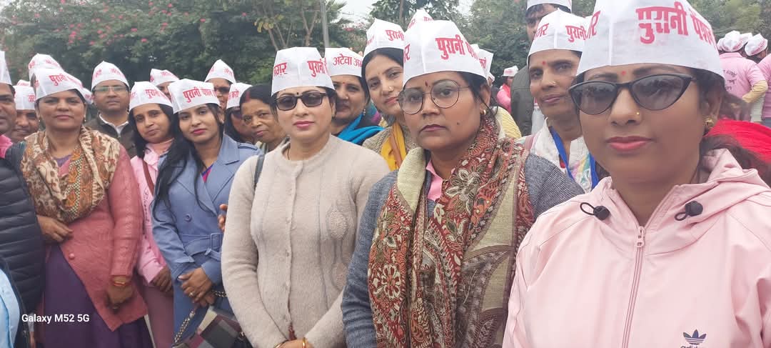 RAM BALI TRISHARANजिला संयोजक-अटेवा अम्बेडकर नगर (@trisharanbali) on Twitter photo जब नौकरी और पेंशन ही नहीं रहेगी तो GST राहत का उत्सव कर्मचारियों के लिए किसी शोक व मातम से कम नहीं है प्रधानमंत्री जी!
#NoNPS_NoUPS_OnlyOPS
#NoTET_BeforeRTE
<a href="/PMOIndia/">PMO India</a> <a href="/RahulGandhi/">Rahul Gandhi</a>
<a href="/kharge/">Mallikarjun Kharge</a> <a href="/nsitharaman/">Nirmala Sitharaman</a>
<a href="/dpradhanbjp/">Dharmendra Pradhan</a> <a href="/priyankagandhi/">Priyanka Gandhi Vadra</a>
<a href="/myogioffice/">Yogi Adityanath Office</a> <a href="/vijaykbandhu/">Vijay Kumar Bandhu</a>
<a href="/Sthitaprajna_G/">sthita prajna</a> जब नौकरी और पेंशन ही नहीं रहेगी तो GST राहत का उत्सव कर्मचारियों के लिए किसी शोक व मातम से कम नहीं है प्रधानमंत्री जी!
#NoNPS_NoUPS_OnlyOPS
#NoTET_BeforeRTE
<a href="/PMOIndia/">PMO India</a> <a href="/RahulGandhi/">Rahul Gandhi</a>
<a href="/kharge/">Mallikarjun Kharge</a> <a href="/nsitharaman/">Nirmala Sitharaman</a>
<a href="/dpradhanbjp/">Dharmendra Pradhan</a> <a href="/priyankagandhi/">Priyanka Gandhi Vadra</a>
<a href="/myogioffice/">Yogi Adityanath Office</a> <a href="/vijaykbandhu/">Vijay Kumar Bandhu</a>
<a href="/Sthitaprajna_G/">sthita prajna</a>